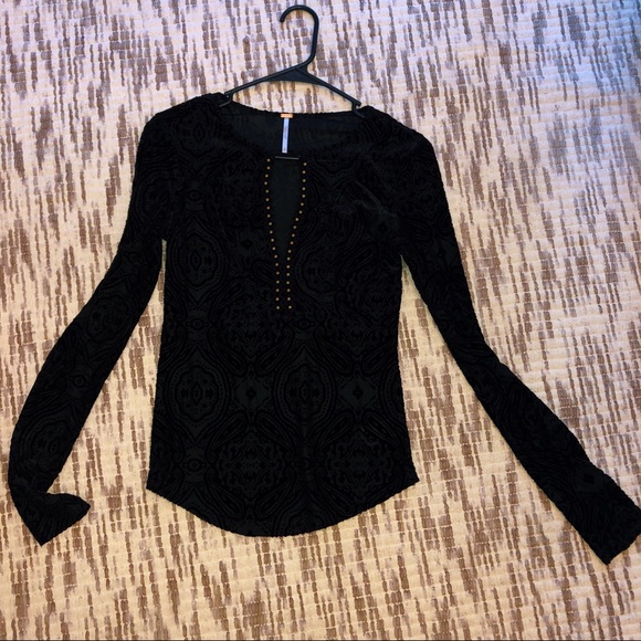 Black long sleeve shirt. - Picture 1 of 1